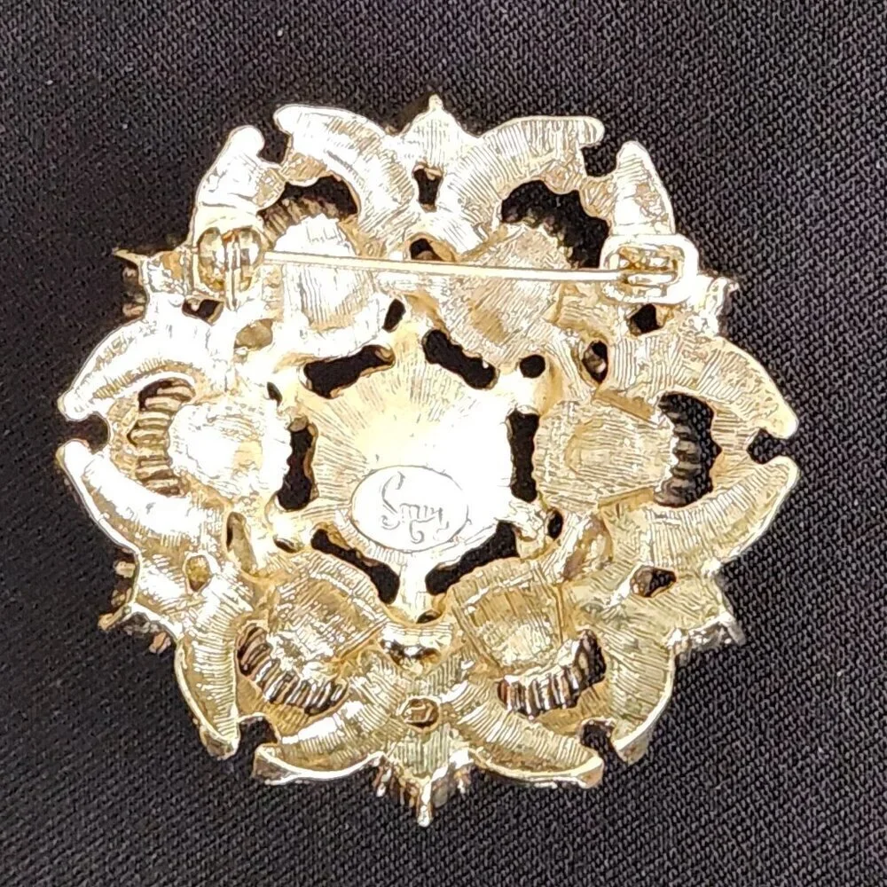 Squire Vintage Brooch with Golden Metal & Rhinestones